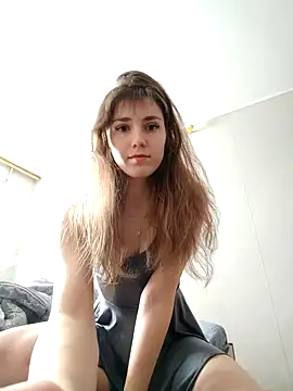 Bella Goddes online show from December 9, 12:45 am