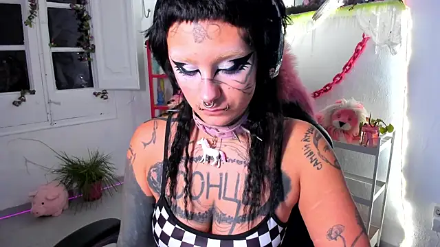 Snapshot of lady_sontse_ chatting on December 19, 8:44 pm lady sontse online show from December 19, 8:44 pm