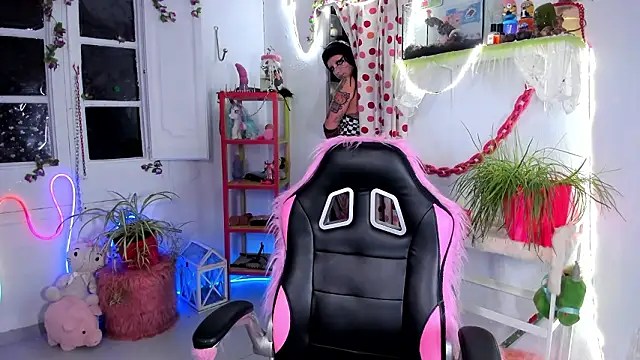 Snapshot of lady_sontse_ chatting on February 23, 6:19 pm lady sontse online show from February 23, 6:19 pm