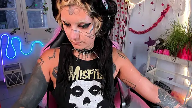 lady sontse  online show from May 13, 6:59 pm