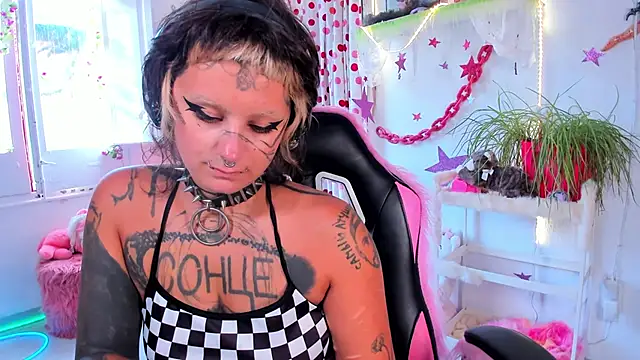 Snapshot of lady_sontse_ chatting on June 27, 4:46 pm lady sontse online show from June 27, 4:46 pm