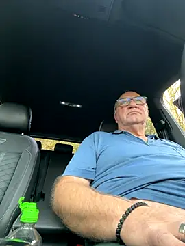 Snapshot of biggandybig chatting on November 7, 12:21 pm biggandybig online show from November 7, 12:21 pm