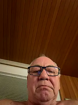 Snapshot of biggandybig chatting on November 21, 9:36 pm biggandybig online show from November 21, 9:36 pm