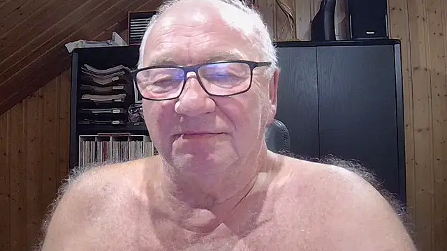 Snapshot of biggandybig chatting on November 15, 12:03 am biggandybig online show from November 15, 12:03 am