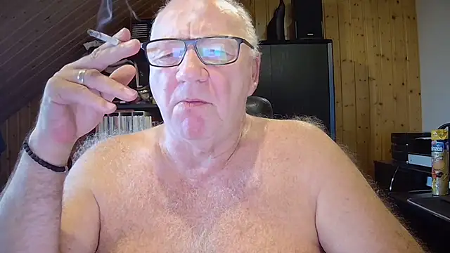 Snapshot of biggandybig chatting on November 10, 7:46 am biggandybig online show from November 10, 7:46 am