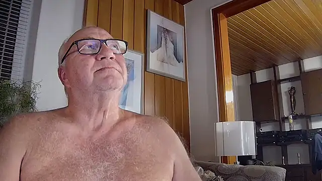 Snapshot of biggandybig chatting on November 11, 8:03 pm biggandybig online show from November 11, 8:03 pm