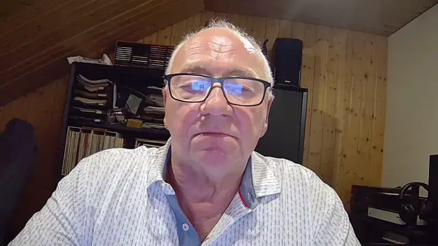 Snapshot of biggandybig chatting on November 4, 10:13 pm biggandybig online show from November 4, 10:13 pm