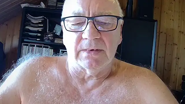 Snapshot of biggandybig chatting on November 3, 12:20 pm biggandybig online show from November 3, 12:20 pm