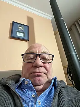 Snapshot of biggandybig chatting on December 1, 6:20 pm biggandybig online show from December 1, 6:20 pm