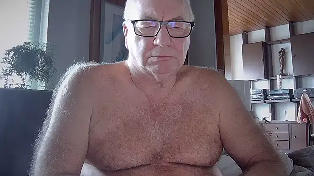 Snapshot of biggandybig chatting on November 17, 9:35 am biggandybig online show from November 17, 9:35 am