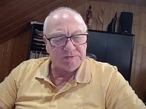 Snapshot of biggandybig chatting on December 14, 4:45 pm biggandybig online show from December 14, 4:45 pm