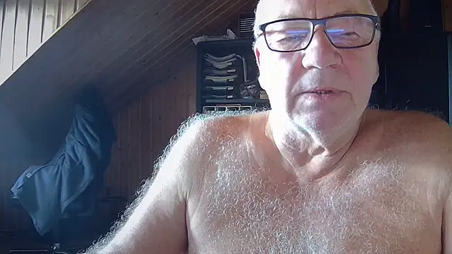 Snapshot of biggandybig chatting on November 12, 10:08 am biggandybig online show from November 12, 10:08 am