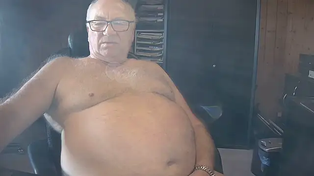 Snapshot of biggandybig chatting on November 29, 12:49 pm biggandybig online show from November 29, 12:49 pm