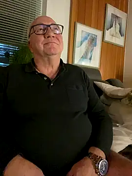 Snapshot of biggandybig chatting on November 20, 7:36 pm biggandybig online show from November 20, 7:36 pm