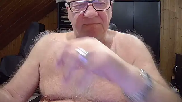 Snapshot of biggandybig chatting on November 26, 10:43 pm biggandybig online show from November 26, 10:43 pm