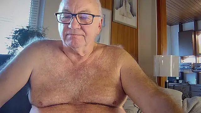 Snapshot of biggandybig chatting on November 16, 1:16 pm biggandybig online show from November 16, 1:16 pm