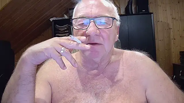 Snapshot of biggandybig chatting on November 16, 12:26 am biggandybig online show from November 16, 12:26 am