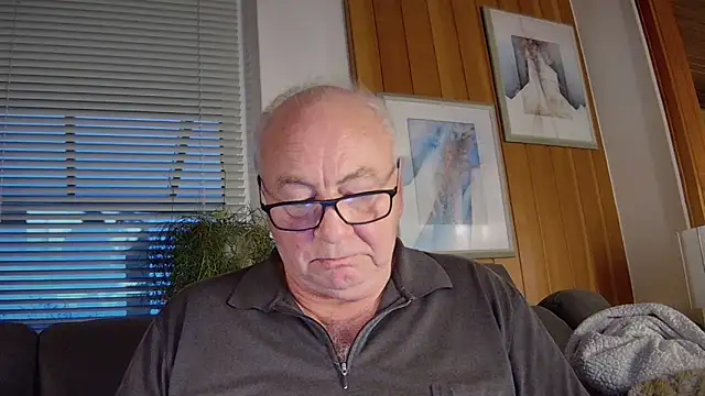 Snapshot of biggandybig chatting on November 24, 3:34 pm biggandybig online show from November 24, 3:34 pm