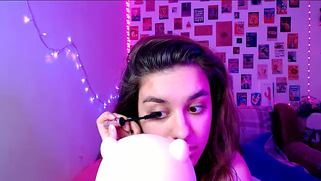 Snapshot of Celine_Dionn chatting on February 16, 12:10 pm Celine Dionn online show from February 16, 12:10 pm