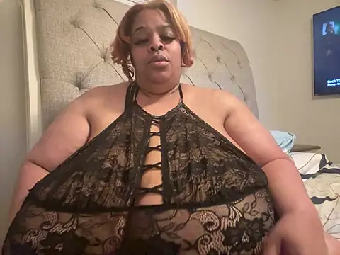 Snapshot of Missredboneo12 chatting on October 7, 4:02 am Missredboneo12 online show from October 7, 4:02 am