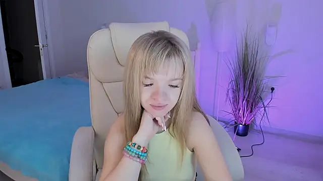 Snapshot of Eva_Rosec chatting on October 6, 11:00 am Eva Rosec online show from October 6, 11:00 am