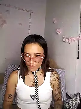 Yaumiko online show from February 2, 11:04 pm