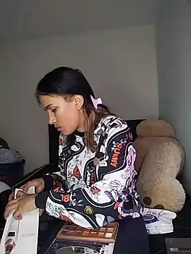 Snapshot of Yaumiko chatting on June 1, 12:27 pm Yaumiko online show from June 1, 12:27 pm