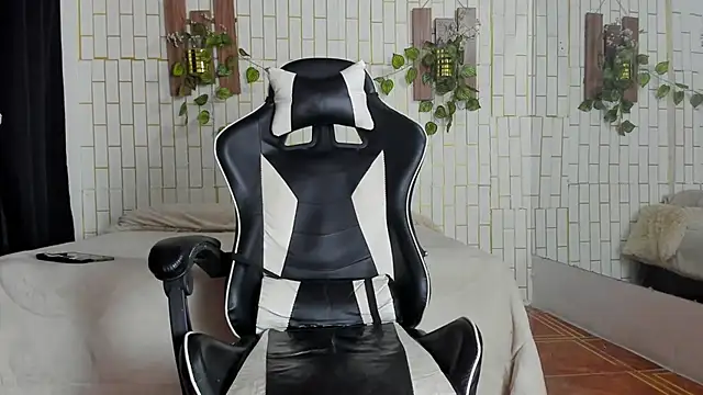 jacksson lawrence online show from November 27, 2:56 am