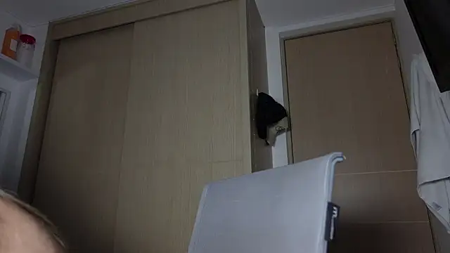 tinysofia  online show from October 21, 11:48 pm