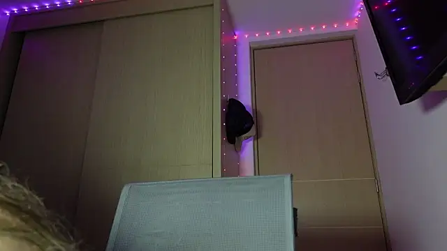tinysofia  online show from October 2, 3:32 am