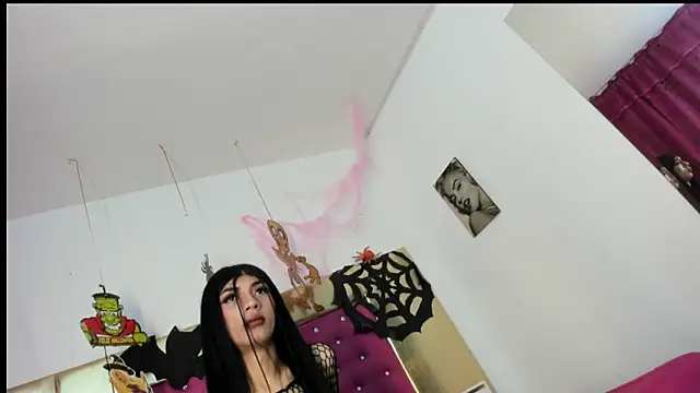 Snapshot of Loremhotsex chatting on October 16, 7:44 pm Loremhotsex online show from October 16, 7:44 pm