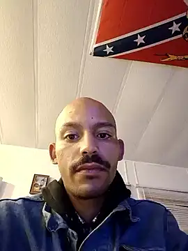 Snapshot of Ricardosuavee6 chatting on October 27, 1:28 am Ricardosuavee6 online show from October 27, 1:28 am