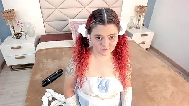 Twwiiggy online show from January 13, 8:02 pm