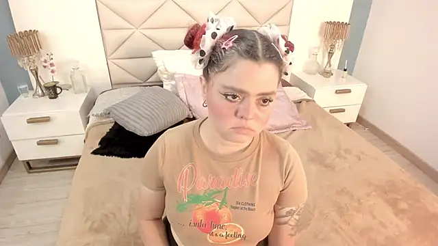 Twwiiggy online show from January 8, 8:04 pm