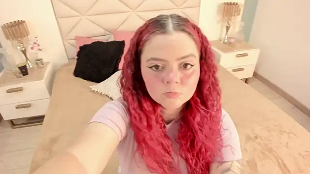 Twwiiggy online show from November 6, 8:02 pm