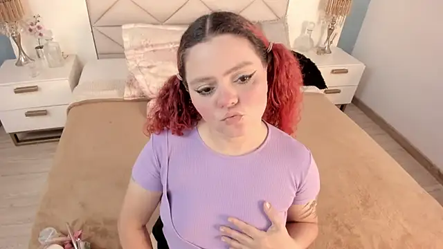 Twwiiggy online show from February 10, 8:08 pm