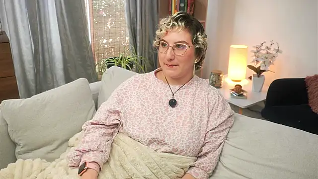 Ximenna Cruz online show from April 14, 7:30 pm