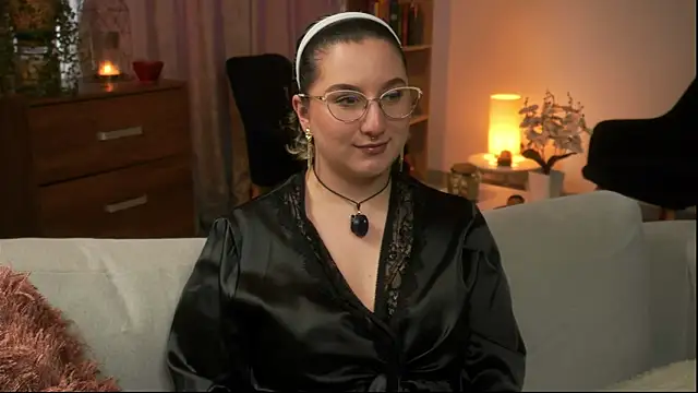 Ximenna Cruz online show from April 21, 7:20 pm