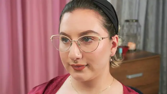 Ximenna Cruz online show from April 5, 9:10 pm