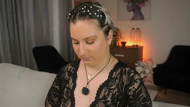 Ximenna Cruz online show from February 21, 1:02 pm