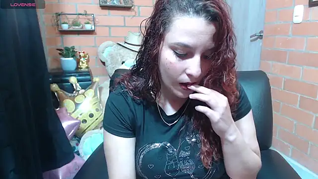 Snapshot of alexia_87 chatting on September 30, 12:05 am alexia 87 online show from September 30, 12:05 am