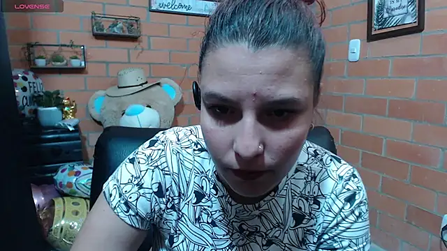 Snapshot of alexia_87 chatting on October 18, 3:19 am alexia 87 online show from October 18, 3:19 am