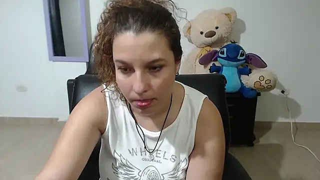 Snapshot of alexia_87 chatting on February 9, 8:10 am alexia 87 online show from February 9, 8:10 am