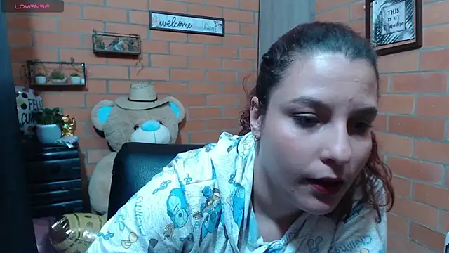 Snapshot of alexia_87 chatting on October 16, 10:51 pm alexia 87 online show from October 16, 10:51 pm