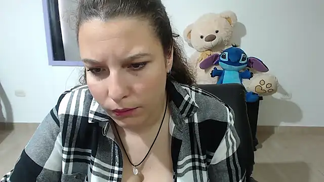 Snapshot of alexia_87 chatting on February 9, 7:41 pm alexia 87 online show from February 9, 7:41 pm