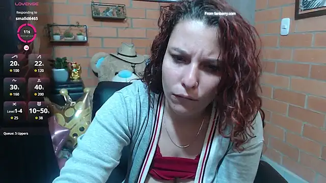 Snapshot of alexia_87 chatting on October 4, 5:20 am alexia 87 online show from October 4, 5:20 am