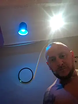 Snapshot of RomWoolf chatting on December 12, 11:58 pm RomWoolf online show from December 12, 11:58 pm