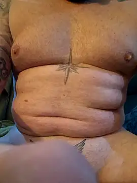 Snapshot of RomWoolf chatting on December 3, 3:37 am RomWoolf online show from December 3, 3:37 am