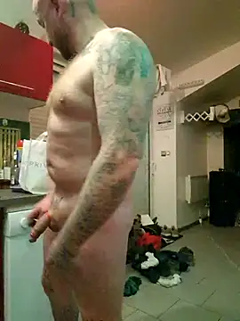 Snapshot of RomWoolf chatting on March 5, 11:38 pm RomWoolf online show from March 5, 11:38 pm