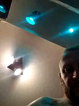 Snapshot of RomWoolf chatting on February 1, 12:18 am RomWoolf online show from February 1, 12:18 am